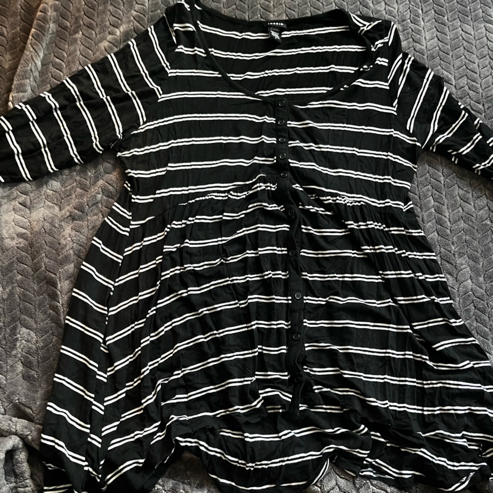 Torrid Flowy Black & White Long Sleeve Top